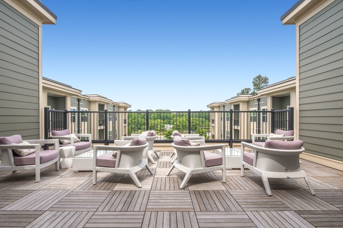 Lantower Weston Corners apartments in Cary NC