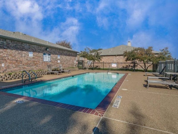 Shiloh Park apartments in Addison, TX