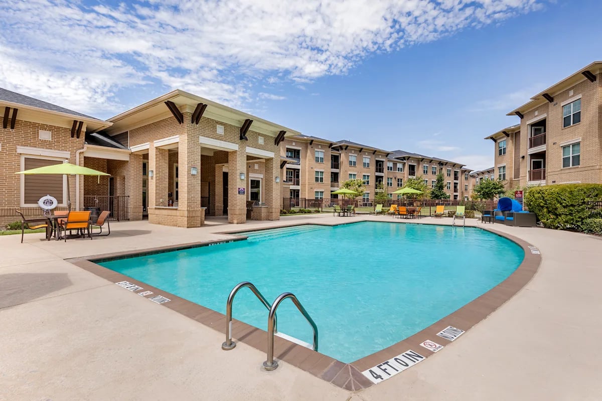 Mansfield on the Green Apartments apartments in Arlington, TX