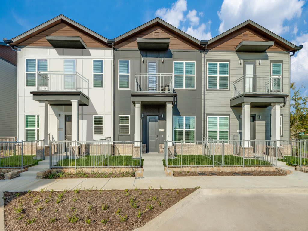 Jefferson North Ranch apartments in Addison, TX