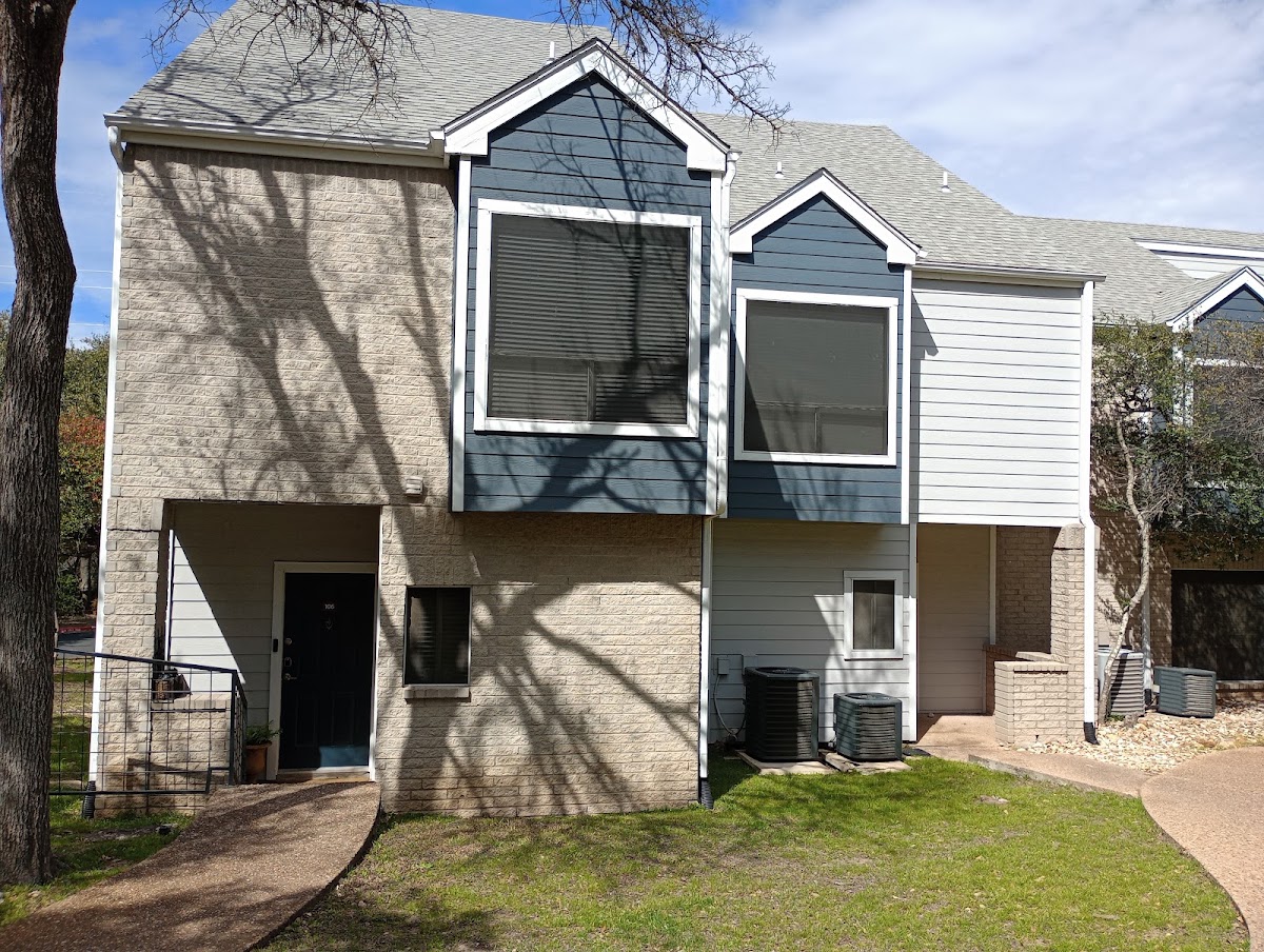 Madison at the Arboretum apartments in Austin TX