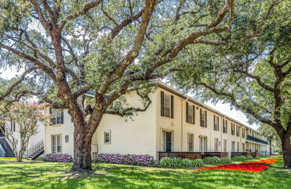 Lockwood Heights apartments in Addison, TX