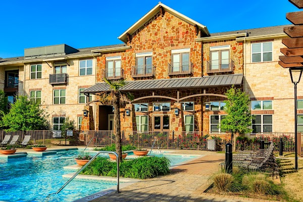 Villas of Chapel Creek apartments in Addison, TX