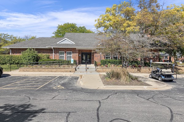 Ashton Arlington Heights apartments in Arlington Heights, IL