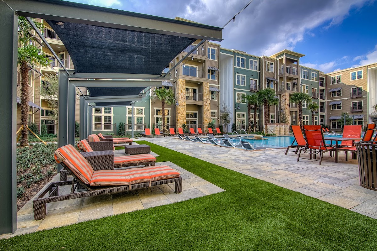 The Travis apartments in Addison, TX