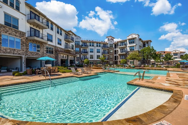 Villaggio apartments in Arlington, TX