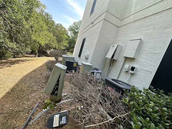 Arboretum at Lewisville apartments in Addison TX