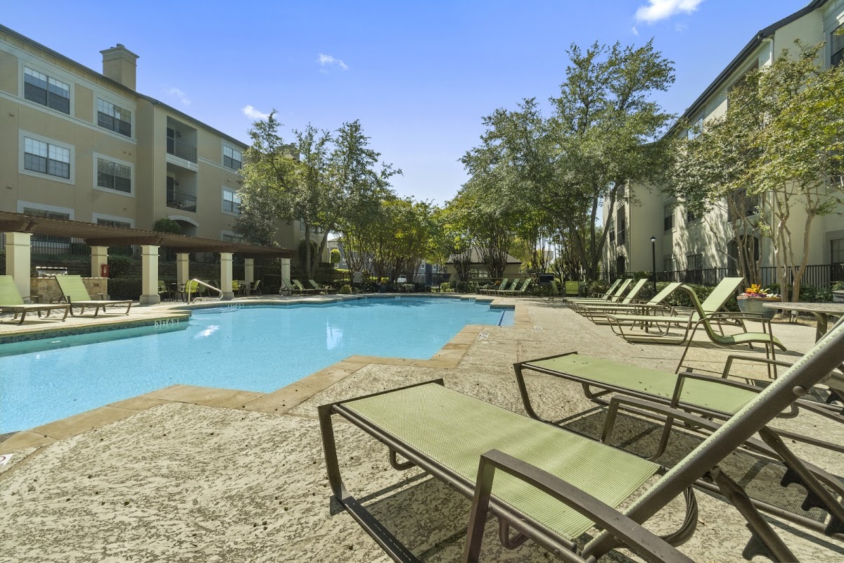 The Pearl on Frankford apartments in Addison, TX