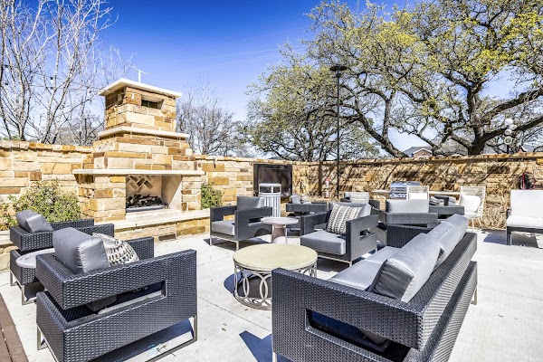 Overture Arboretum apartments in Austin TX