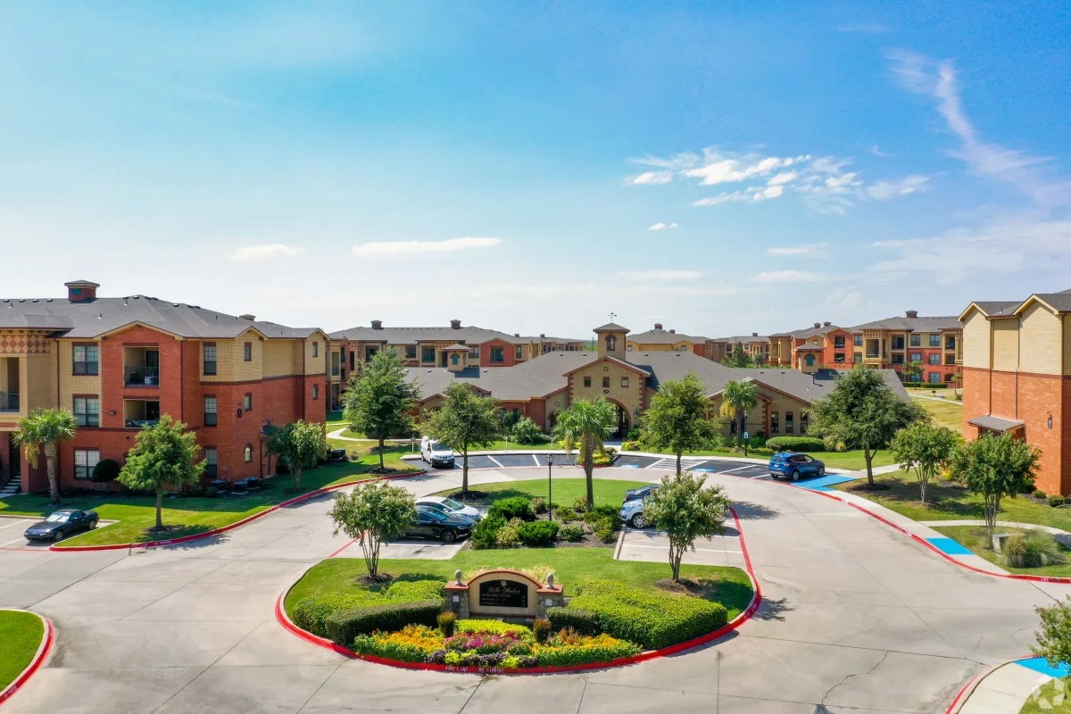 Bella Madera apartments in Addison TX