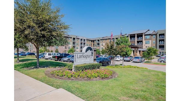 Larkspur at Twin Creeks apartments in Addison, TX
