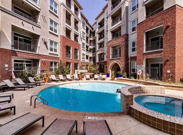 AMLI Park Avenue apartments in Denver CO