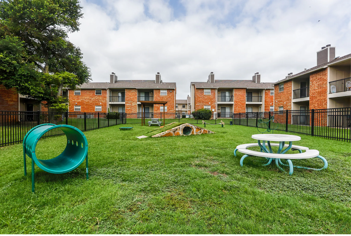 Creekside Village apartments in Addison, TX