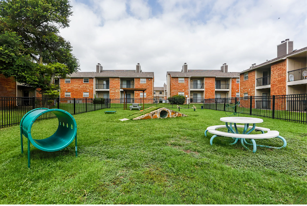 Creekside Village apartments in Addison, TX