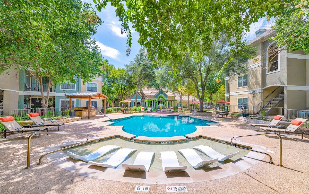 MAA Sunset Valley apartments in Austin TX