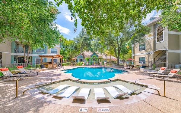 MAA Sunset Valley apartments in Austin TX