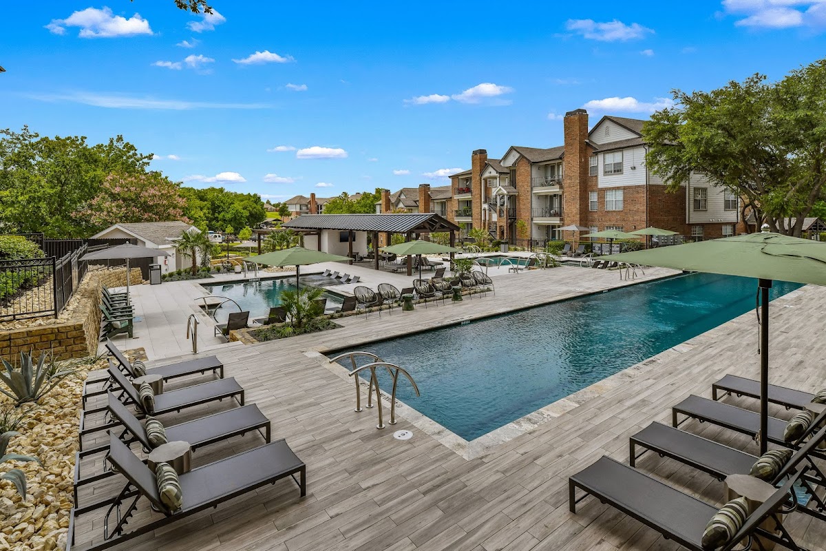 Cortland North Plano apartments in Addison, TX