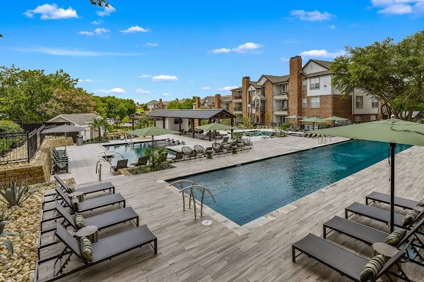 Cortland North Plano apartments in Addison, TX