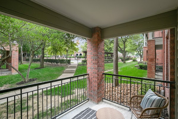 Cortland Prairie Creek apartments in Addison, TX