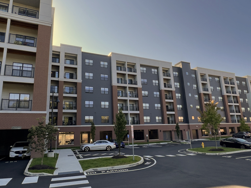 Brookview Commons West apartments in Danbury, CT