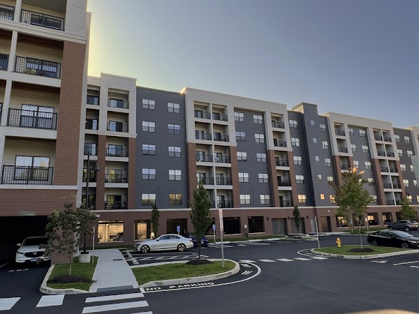 Brookview Commons West apartments in Danbury, CT