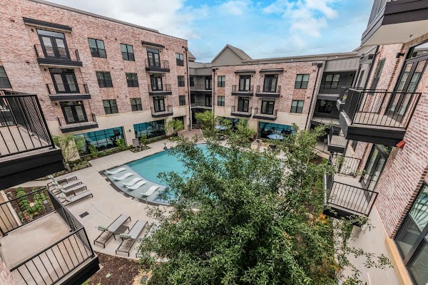 Lenox 7th apartments in Austin TX