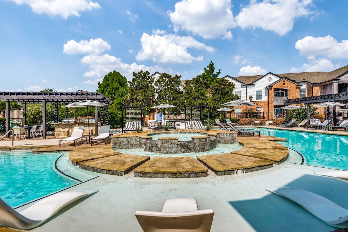 Vista 121 apartments in Lewisville TX