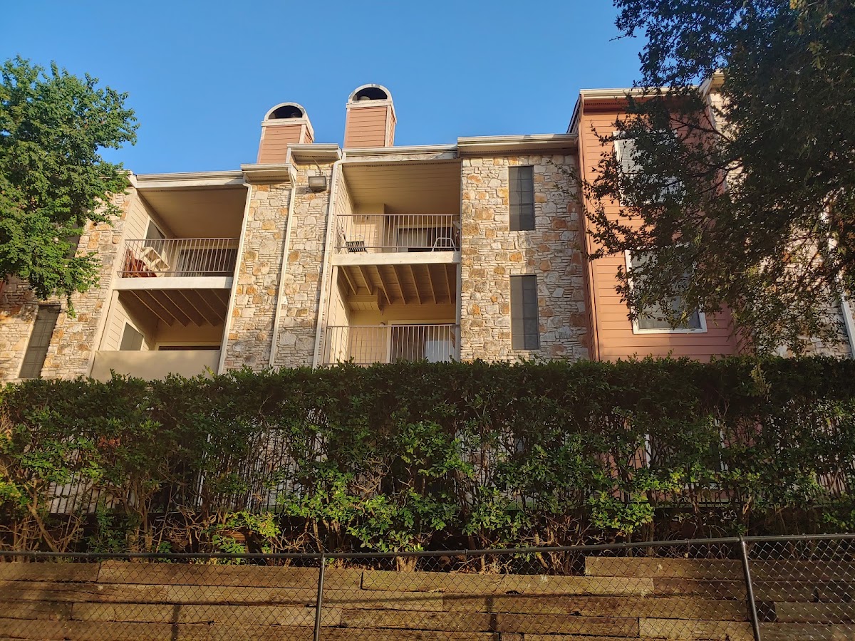 Hillside Villas apartments in Austin, TX