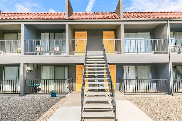 Las Brisas apartments in Albuquerque, NM