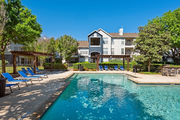 Oak Forest apartments in Addison, TX
