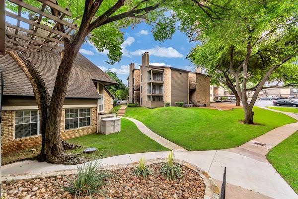 River Park apartments in Addison TX