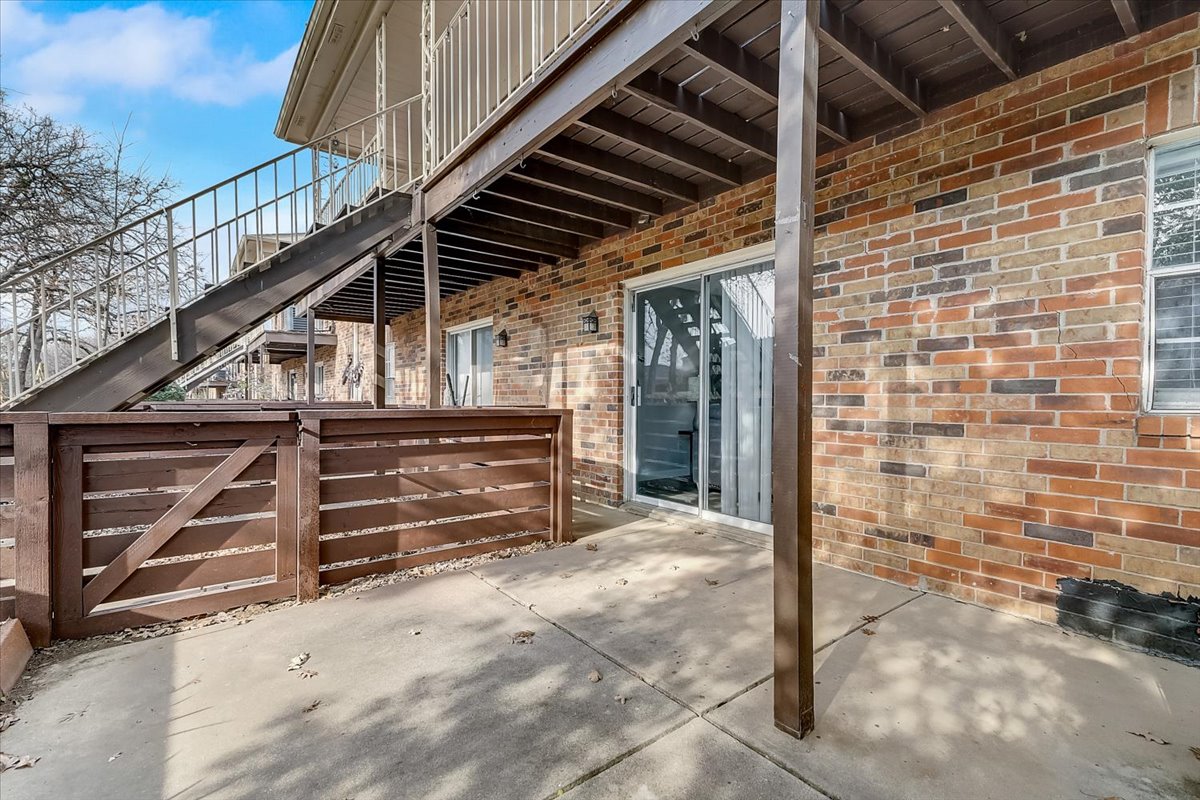WatersEdge apartments in Addison, TX