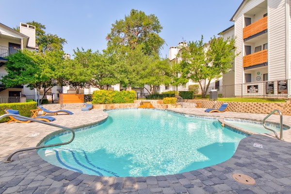 Villas on Rosemeade West apartments in Addison TX