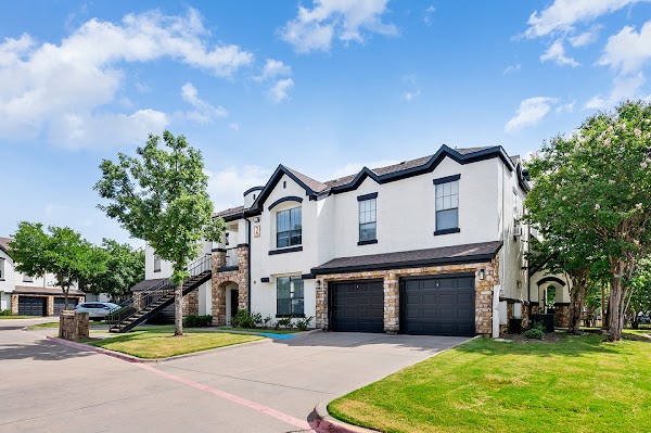 Villas of Vista Ridge apartments in Addison TX