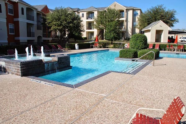 Rockbrook Creek apartments in Addison TX