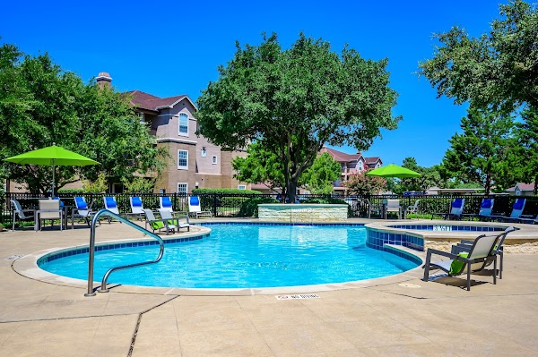 The View at Lakeside apartments in Addison TX