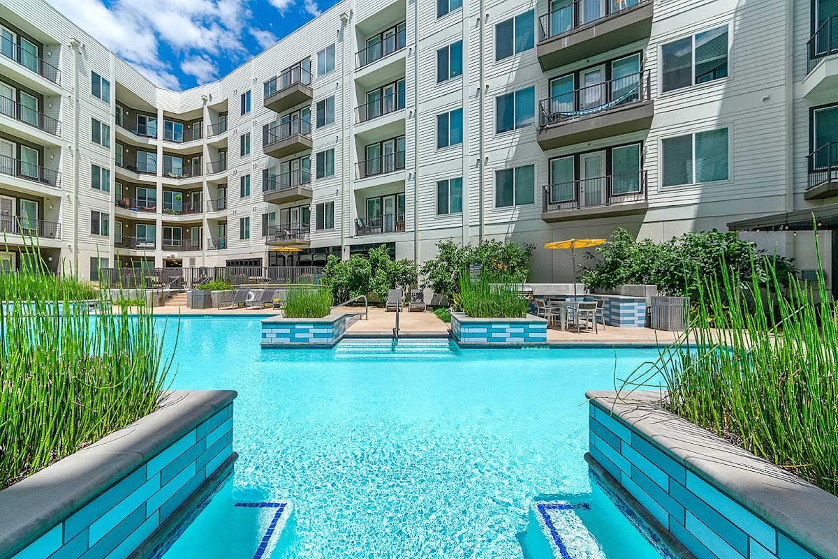 Axis 110 apartments in Richardson, TX