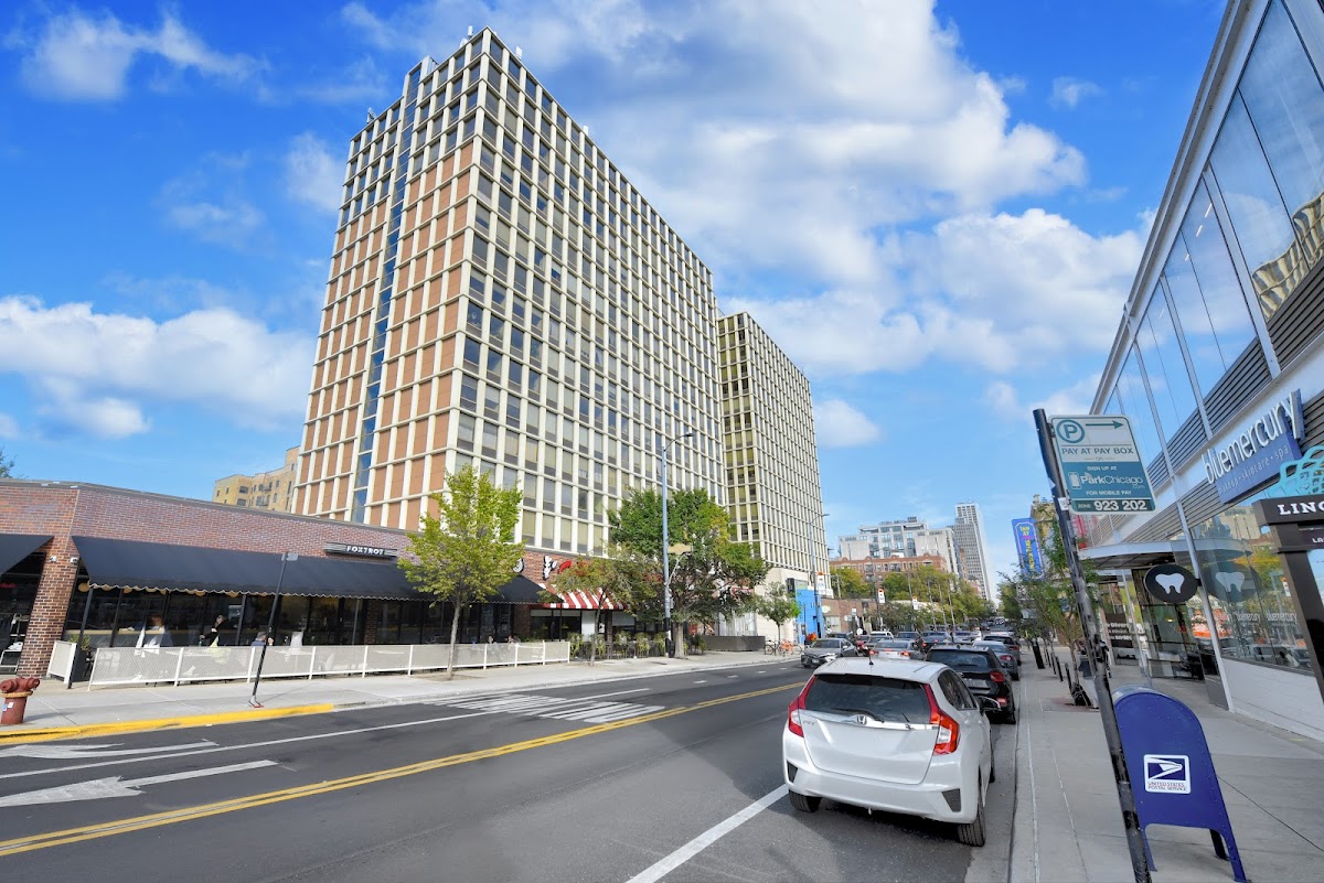 Lincoln Park Plaza apartments in Chicago IL