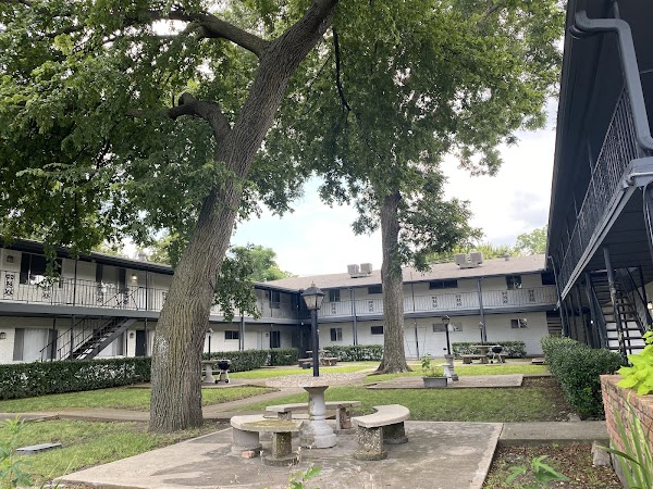 Magnolia on 16th apartments in Addison, TX