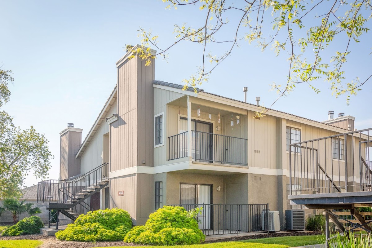 Edgewater Isle Apartments & Townhomes apartments in Hanford, CA