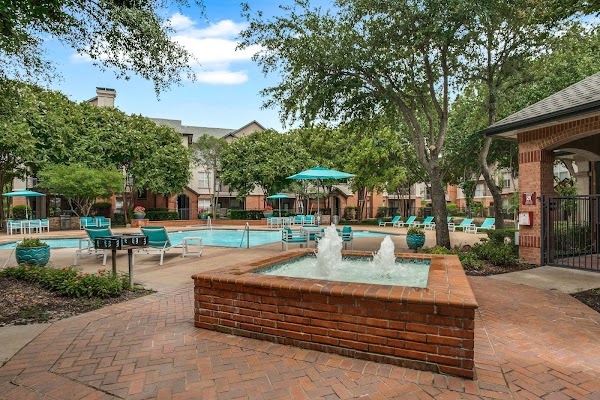 Arboretum Estates apartments in Addison, TX