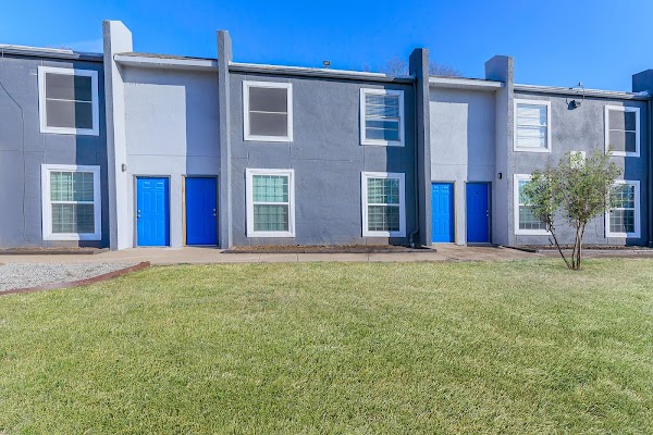 Londonderry Lane apartments in Addison, TX