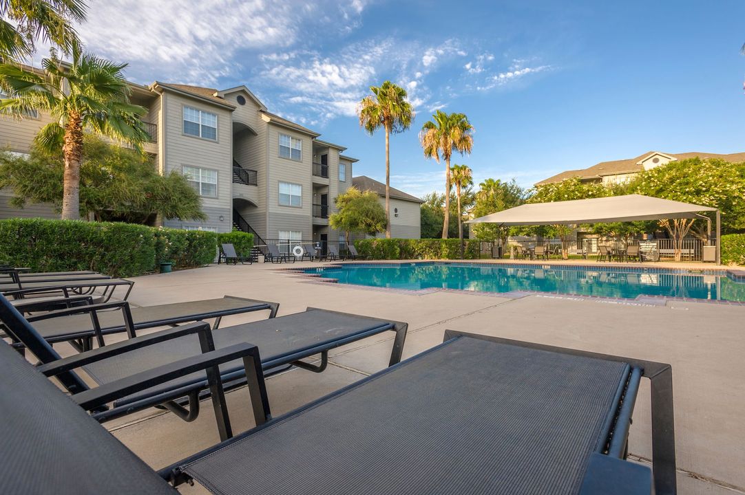 Lago Del Mar apartments in Laredo TX