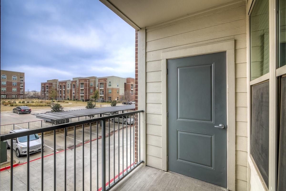 Keller Springs Crossing apartments in Carrollton TX