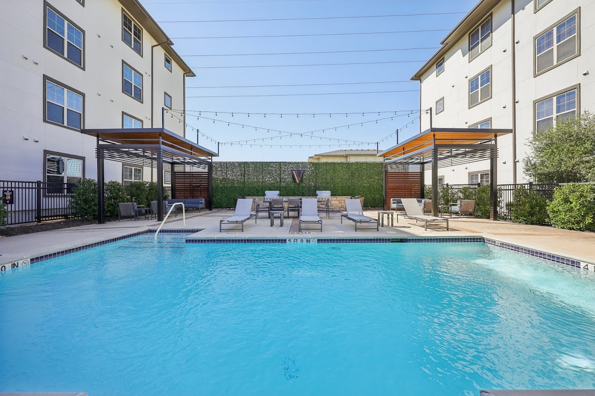 Vine + Vail Townhomes and Apartments apartments in Addison, TX