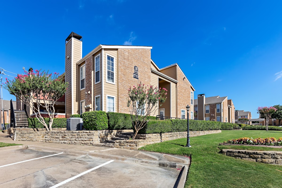 Galleria Townhomes apartments in Carrollton TX