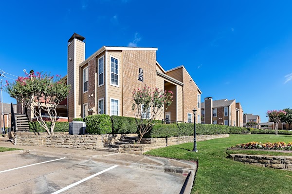 Galleria Townhomes apartments in Addison TX