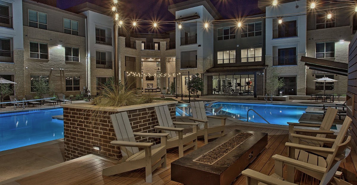 Hunters Creek Apartments apartments in Addison, TX