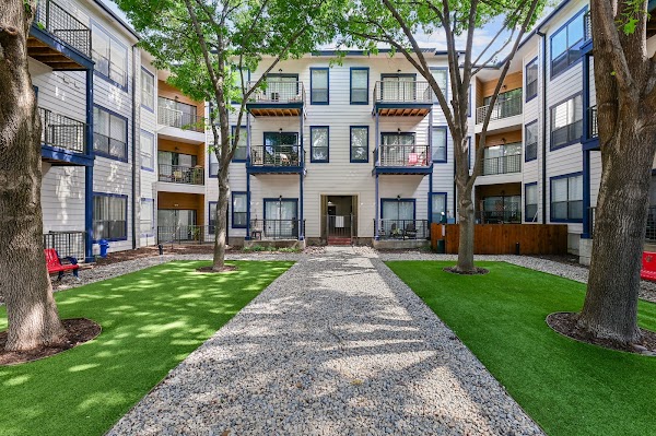 Link at Plano apartments in Addison, TX