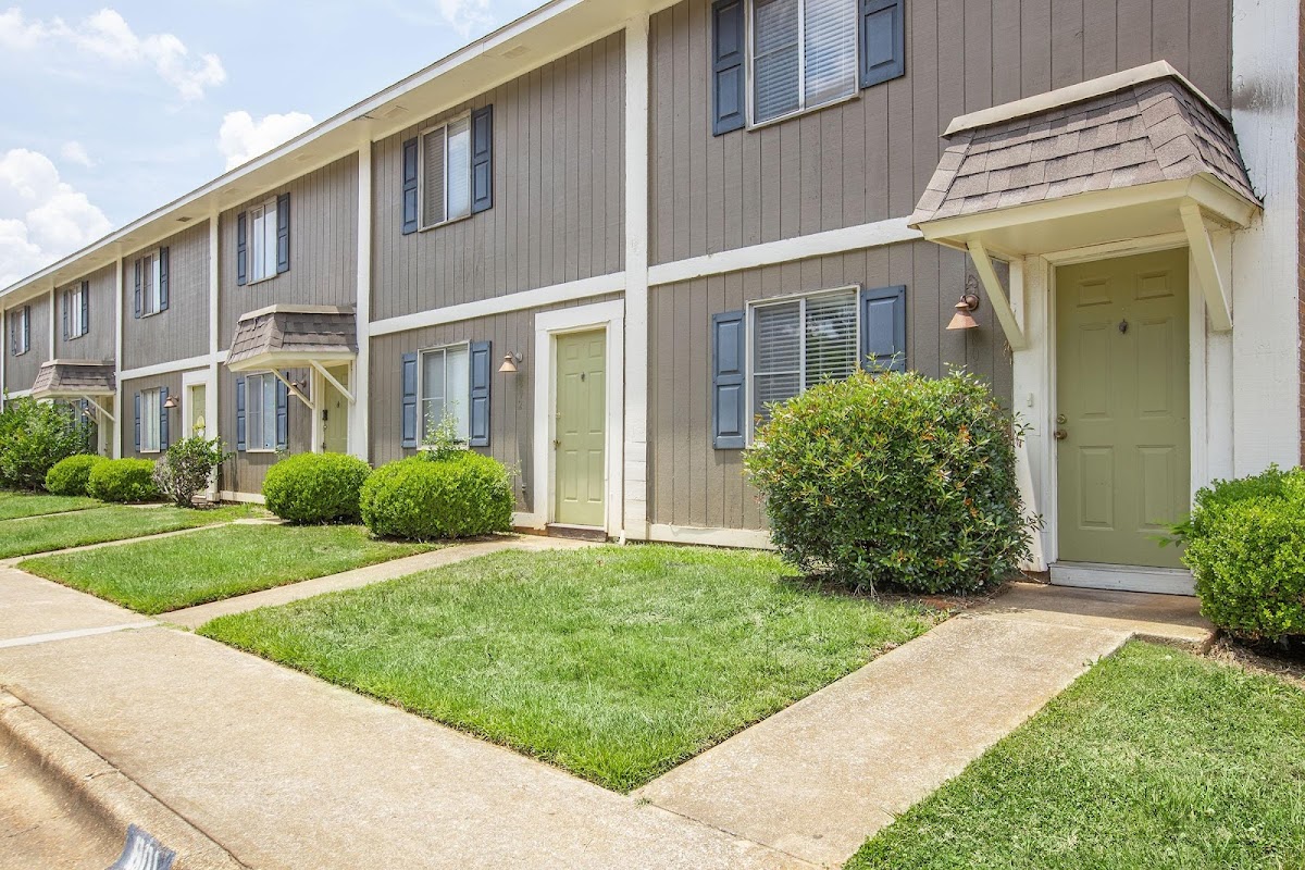 Oakley Grove Townhomes apartments in Albany, GA